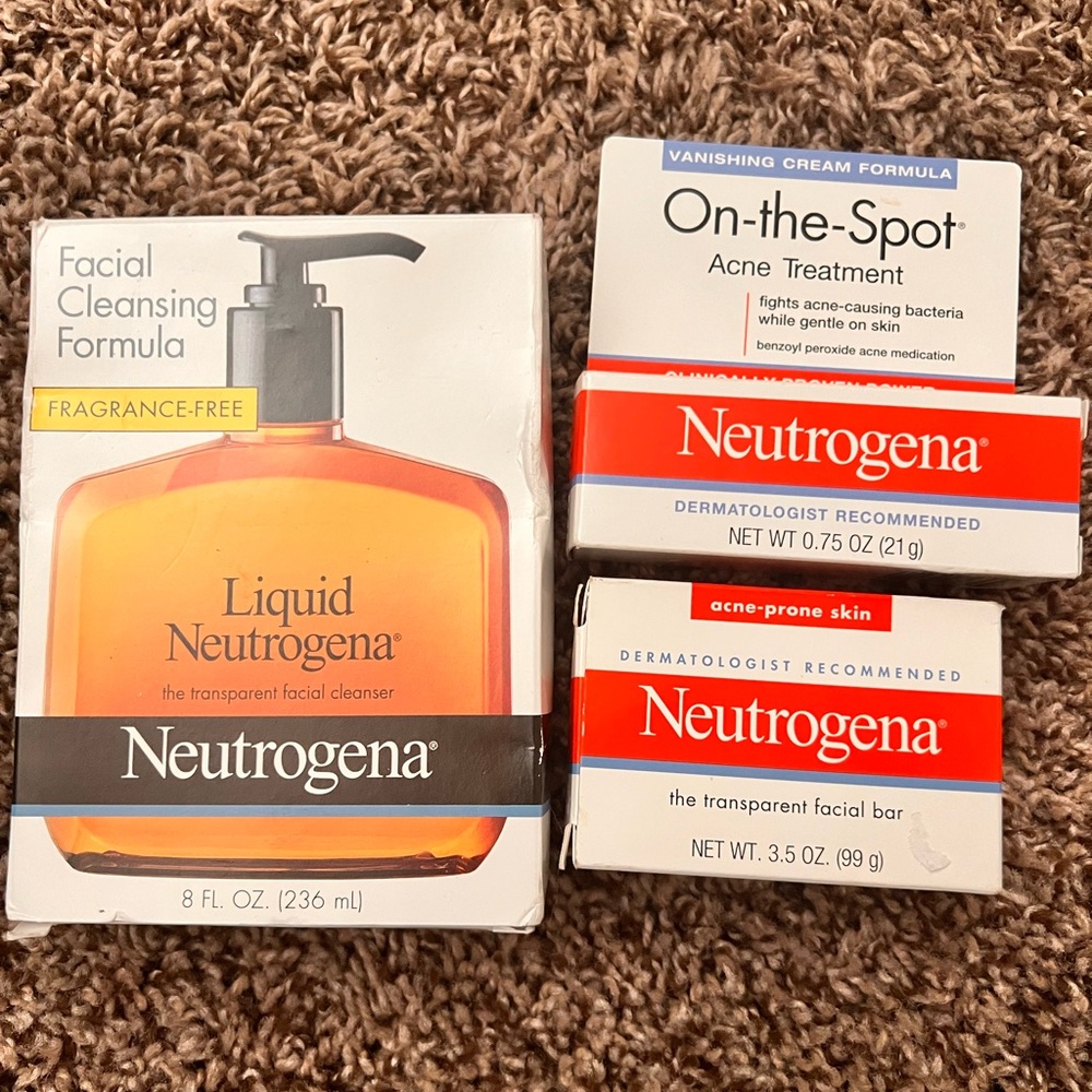 Neutrogena Liquid Facial Cleanser + Acne Treatments Bundle
